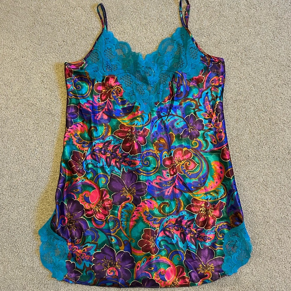 NWT Vintage Victoria’s Secret Gold Label Slip